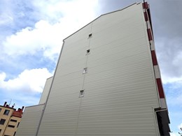 Medianera en panel sandwich en Avda de Lugo 7