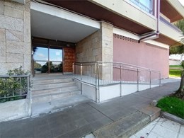 Rampa exterior en Lalín 17